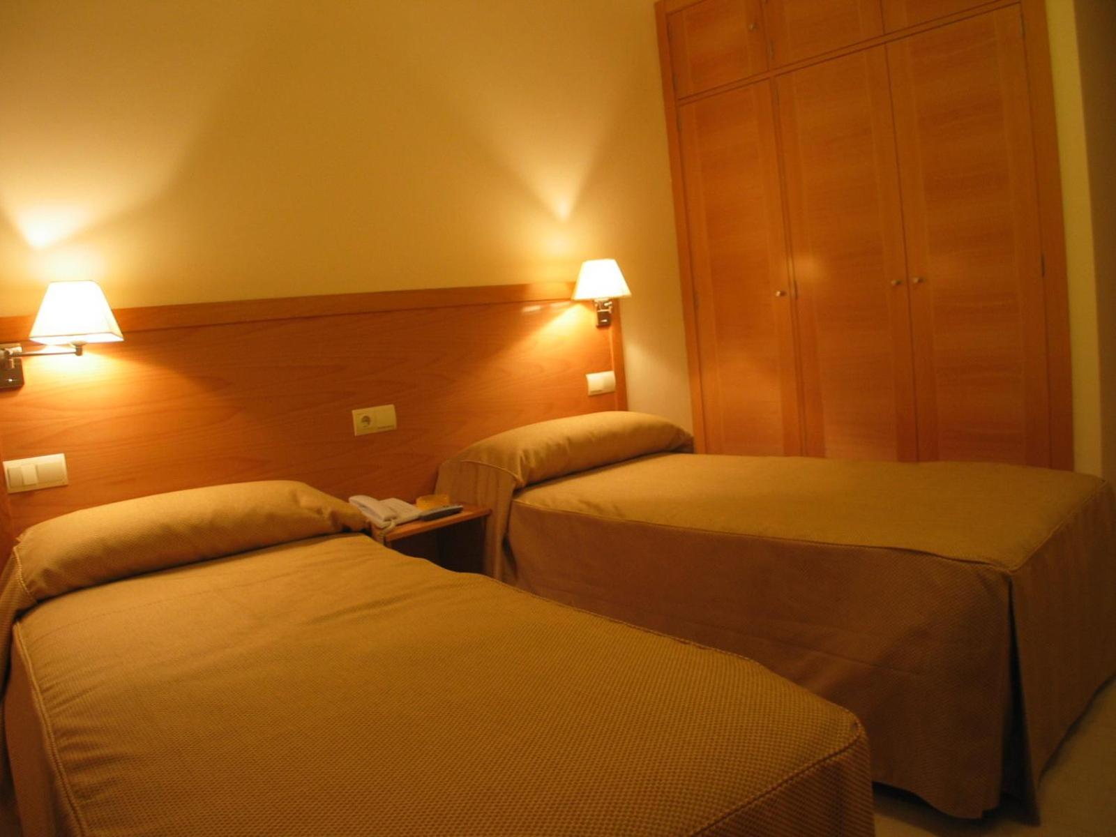 Hostal Ciudad de Cáparra Carcaboso Habitación foto